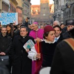 Don Matteo abbraccio di folla 2