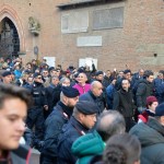 Don Matteo abbraccio di folla 6